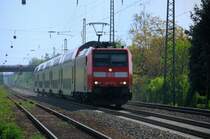 146 121-9 und ihr Dosto-RE jagt mit einem H�llentempo Darmstadt entgegen. (bei Zwingenberg, Mai 2009).