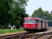 Triebwagen der  PEF  rattert in den fr�hen Morgenstunden als  Kaiserstadt-Express  seinem Ziel Bad Ischl entgegen; 090521