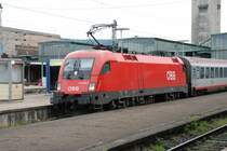 Die 1116 254-2 vor dem EC 112 kurz vor der Ausfahrt aus dem Stuttgarter Hbf am 21.05.2009