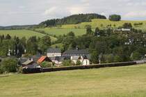 65 1049-9 ist mit ihren Sonderzug am 22.05.09 zwischen Raschau und Gr�nst�dtel unterwegs.