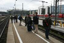Die Fotografen Truppe am M�nchner Hbf. Bahnbilder Treffen 16.05.2009.