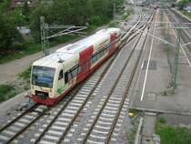 Der BR 650 Regioshuttle der HZL auf dem Weg von Br�unlingen nach Leipferdingen bei der Einfahrt in den Donaueschinger Bahnhof am 24.05.09.