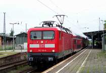 112 133-4 steht hier im Bahnhof von K�nigs Wusterhausen und wartet auf die Weiterfahrt nach Wismar �ber Berlin. 22.05.2009