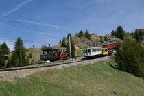 Hochbetrieb am 21.5.09 auf der Rigi: H 1/2 7, BCFhe 2/3 6 und BDhe 2/4 3 fahren gemeinsam von Rigi Kulm nach Rigi Staffel.