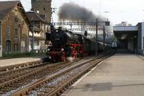 Pacific 01 202 durchf�hrt am 24.5.09 mit dem NRE den Bahnhof von Fribourg.