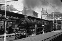 BR.01 1066 Der Ulmer Eisenbahnfreunde F�hrt b.z.w.Dampft Zur Fahrt Nach Osnabr�ck-Hbf In Hamburg-Hbf.24.05.09