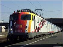 Der sch�ne  Forschungs-Expeditionszug  bespannt mit der Speziel f�r diesen Wagenpark lakierte 110 329-0 am 24.05.2009 in D�sseldorf Hauptbahnhof um 10:38.
Danach h�lt der Zug noch an weiteren St�dten in Deutschland u.a. in K�ln.