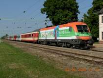 Sch�ner geht's fast nicht mehr: nachdem die SOS Kinderdorf-Lok den EZ (Erlebniszug) 7933 von Neusiedl am See in den Grenzbahnhof Pamhagen gebracht hatte, konnte sie im strahlenden Sonnenlicht bei besten �u�eren Bedingungen verewigt werden (24.5.2009).