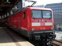 Regionalexpress nach Cottbus mit der 112 108 ohne Kontrollziffer am 12.April 2009 in Berlin Friedrichstra�e.