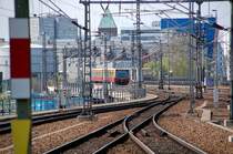 Eine S-Bahn n�hert sich am 09.04.09 aus Richtung Hbf kommend dem Ostbahnhof.