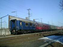 Kakadu-Halbspeisewagen abgestellt im Betriebswagenwerk N�rnberg D�rrenhof. (23.02.2003)
