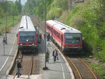 3x 628.4 am 01.05.2009 in Selbitz. Die Bahn setzt immer am Maifeiertag anl�sslich der Kirchweih in Bad Steben jeden zweiten Zug in Doppeltraktion ein. Bild wurde von der Luftbr�cke aus gemacht.
