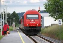 2016 011  mit REX2798 von Oberwart nach Wien S�dbahnhof bei der Einfahrt in Pinkafeld, 31.05.2009.