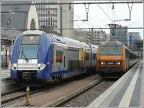 Am 06.06.09 sah es im Bahnhof von Luxemburg eher wie in einem franz�sischen Bahnhof aus. Die Computermaus 340 und die Sybic 26168 warten auf ihre jeweilige Abfahrt. (Jeanny)  