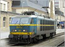 Schade, dass diese urigen Kraftpakete nicht mehr im Bahnhof von Luxemburg zu sehen sein werden. Am 25.04.09 hatte die 2002 den IC Iris von Br�ssel nach Luxemburg gezogen und verlie� den Bahnhof wieder in Richtung Belgien. (Jeanny) 