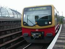 16. Juni 2002. BR 481 f�hrt in den Lehrter Stadtbahnhof ein.