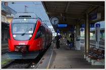 R 4614 von Villach Hbf nach Lienz in Osttirol, am 6.6.2009 beim Halt in Spittal-Millst�tter See. Die Stadt selbst hei�t eigentlich Spital an der Drau.