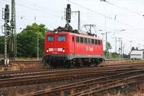 Kommt p�nktlich zur �bergabe: 140 585-1 kommt am 18.06.2009 aus dem Bahnhof G�tersloh her�ber nach Bielefeld-Brackwede um einen G�terzug zu holen, der dann wieder in Richtung Ruhrgebiet gebracht wird.