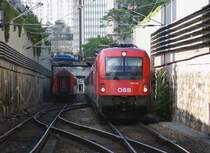 1216 236 am 17.06.2009 mit dem umgeleiteten EC75  Zdenek Fibich  �ber die Schnellbahnstammstrecke von Prag nach Wien S�dbahnhof(Ost) kurz vor der Haltestelle Wien Rennweg.