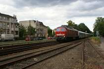 Wegen Bauarbeiten zwischen Erkner und F�rstenwalde /Spree verkehrten die Z�ge des Berlin Warschau Express �ber die Ostbahn. Hier zu sehen um 18:22 Uhr in Strausberg. Gezogen von 232 308-7
20.06.2009