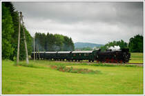 �GEG 77.28 am 1.6.2006 mit einem Personenzug zwischen Amfplwang auf dem Weg nach Timelkam n�cht der Kl�ranlage Ampflwang aufgenommen.