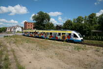 Buga-Werbung am Blumentaxi der OLA hier bei der Einfahrt in den Bf. Gadebusch. 22.06.2009