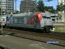 Die Hertha-BSC-Werbe-Lok am Beginn ihres Weges mit dem IC 2213 von Hamburg nach Stuttgart Hbf.
Hamburg Hbf 24. Juni 2009