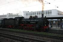 Am 13.06.09 war die BR 38 1301 mit ihrem Sonderzug von N�rdlingen Richtung Salzburg unterwegs. Hier ein Stop in M�nchen - Ost. 