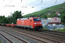 BR 152 126-9 vor einem Mischg�terzug jagt mit hohem Tempo in Richtung Plochingen. Der Lokf�hrer gr�sste mit Hilfe seiner Beleuchtung. Gruss zur�ck.......