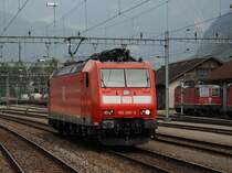 Die 185 096 kam gerade vom Schubdienst vom Gotthard zur�ck. (Erstfeld 30.06.2009)