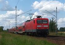 Am 20.06.2009 fuhr der RE2 auf seiner Fahrt nach Cottbus in umgekehrter Reihenfolge und noch dazu mit 5 (!!) Waggons. Ganz seltenes Schauspiel hier im Spreewald. Naja, der Aufnahmeort befindet sich �brigens in L�bbenau/Spreewald und als Lok ist 112 188-8 zu erkennen.