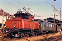 Im September 1985 rangiert die Ee 3/3 N� 16421 in Lausanne. 
(Gescanntes Foto)