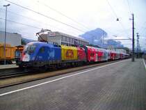 Die Rum�nien Lok war zusammen mit der Russland Lok heute am R 5610. Fotographiert in Bludenz nach der Ankunft.

Lg
