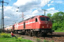 Ruhig sitzenbleiben... Einzelst�ck HGK DE 13 brummelt im Standgas und mit Restschwung in den Gremberger Rbf. (mit Ver�ffentl. einverst., Mai 2009).