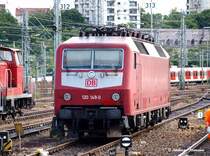 Im Gleisvorfeld des Hbf Stuttgart, abgestellte 120 149. (06.07.2009)