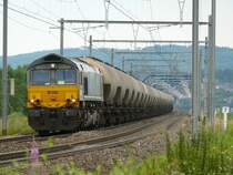 DE 6302 der DLC, von Aachen-West kommend, hat soeben den G�hltalviadukt von Moresnet (zu erkennen an den blauen Oberleitungsmasten) �berquert und befindet sich unmittelbar von der Osteinfahrt des Bhf Montzen. Aufgenommen am 05/07/2009. 