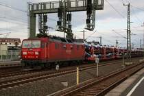 180 018-4 passiert mit einen Autozug am 18.06.08 die Signalbr�cke des Bahnhofs Heidenau.