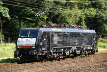 ES 64 F4 - 098 (MRCE) f�hrt am 6. Juli 2009 um 10:45 Uhr durch Duisburg Neudorf