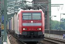 Die 185 153-4 �berquert die K�lner S�dbr�cke am 04.07.2009