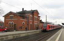 424 501 als S2 nach Nienburg w�hrend der Einfahrt in den Bahnhof Neustadt am R�benberge, 9. M�rz 2009.