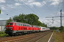 IC Richtung Westerland am 30.05.2009 mit 218 369-7 und 218 xxx-x durchf�hrt den Bf. Tornesch.