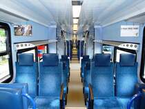 Der Innenraum eines Triebwagens der Berner-Oberland Bahn. 