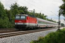 Eine absolute Seltenheit sind Eins�tze der Reihe 1144 vor Fernverkehrsz�gen nach Deutschland. Am 11.07.2009 bespannte 1144 261 den EC 188 und wurde in Haar abgelichtet.