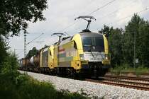 182 533 und 182 513 mit einem KLV Zug am 11.07.2009 in Haar (bei M�nchen).