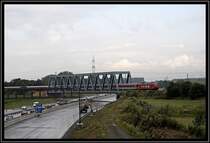 Eine unbekannte 145er ist am 11.07.2009 in Sonderzugdiensten eingeteilt und �berquert bei Kamen die A2 in Richtung Hamm(Westf). 