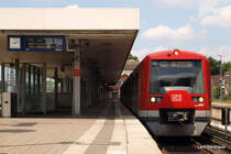 G�hnende Leere herrschte am 6.07.09 in Pinneberg kurz vor Abfahrt der S 3 nach Stade. Von Pinneberg bis Hamburg-Elbgaustra�e f�hrt der ET 474 als Halbzug, ab Elbgaustra�e dann als Vollzug nach Stade.