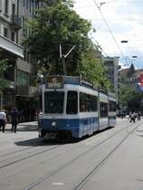 VBZ 2120  Tram 2000 S�nfte  als Linie 6 Richtung Zoo. Anfahrt an Haltestelle Rennweg am 08.07.2009