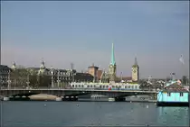Die Straßenbahn im Stadtbild von Zürich - 

Ein Cobra-Tram auf der Quaibrücke vor der Stadtkulisse. 

09.03.2008 (M)