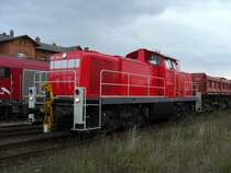 BR 294 702-6 f�hrt nachdem sie ihren Zug gebildet hatte nach Forsthaus Eiche aus. Neben ihr steht noch OHE 270081, die in richtung Oebisfelde bald verschwinden wird. Zuvor hatte ich den Zug schon in Halle (Saale) gesehen. (Haldensleben 14.10.08)