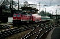 Ab Herbst 1999 bestanden die Zuege auf der Strecke Dresden-Kamenz aus einem Doppelstockwagon und zwei Haelberstaedter. Am 13. April 2000 hat 234 597-3 mit einem Stadtexpress aus Kamenz gerade Dresden Hbf erreicht.